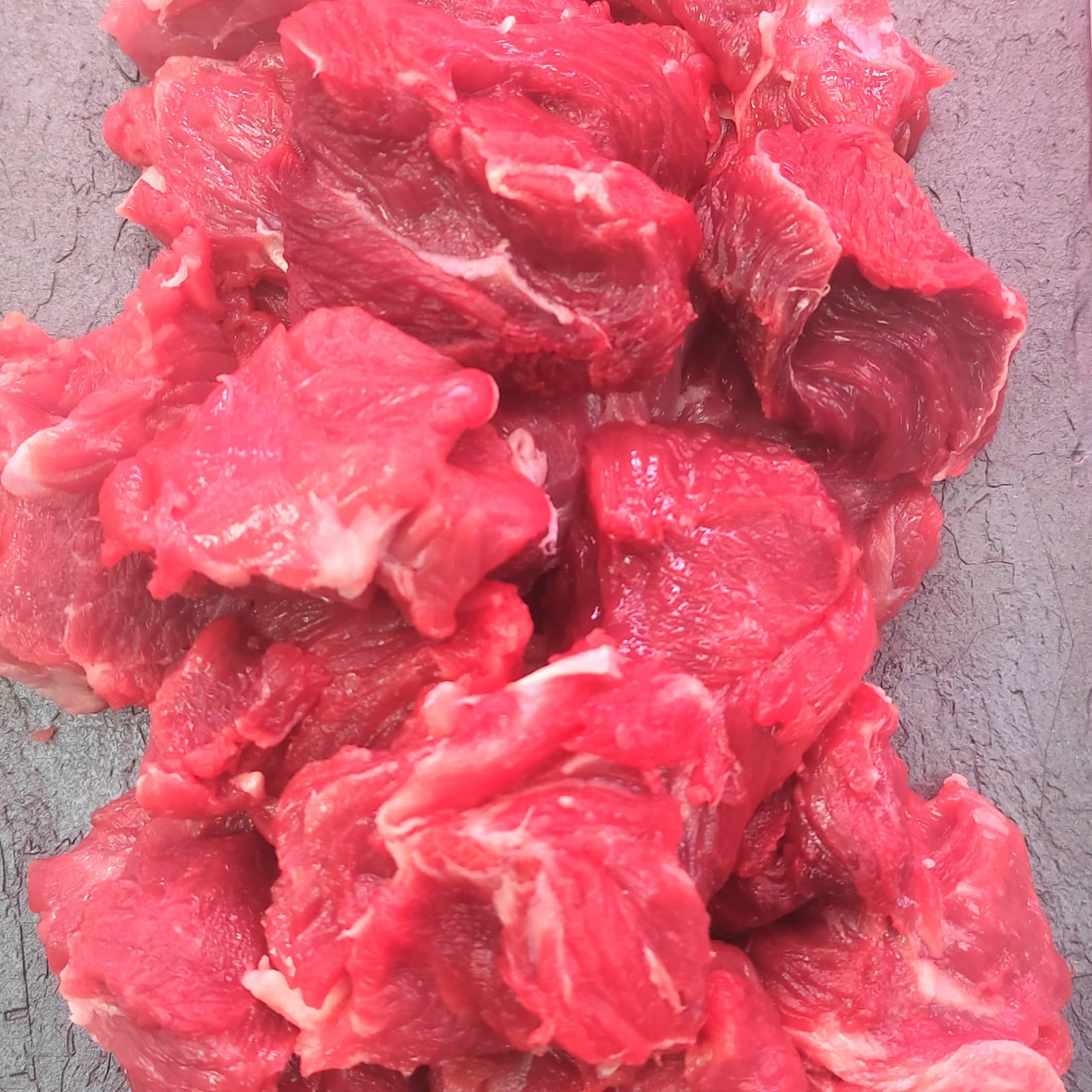 Carne para guisar de ternera 1 kg .